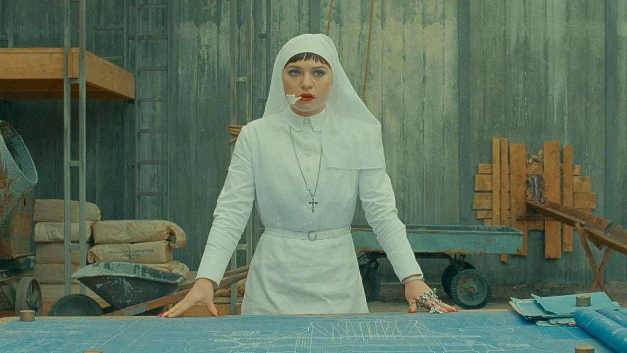 Mia Threapleton in The Phoenician Scheme