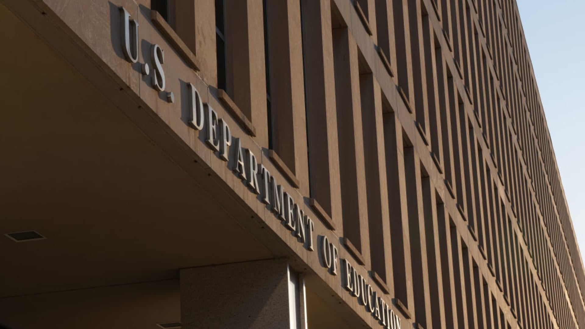 Trump Default Students Cuts Social Security Benefits on Loan