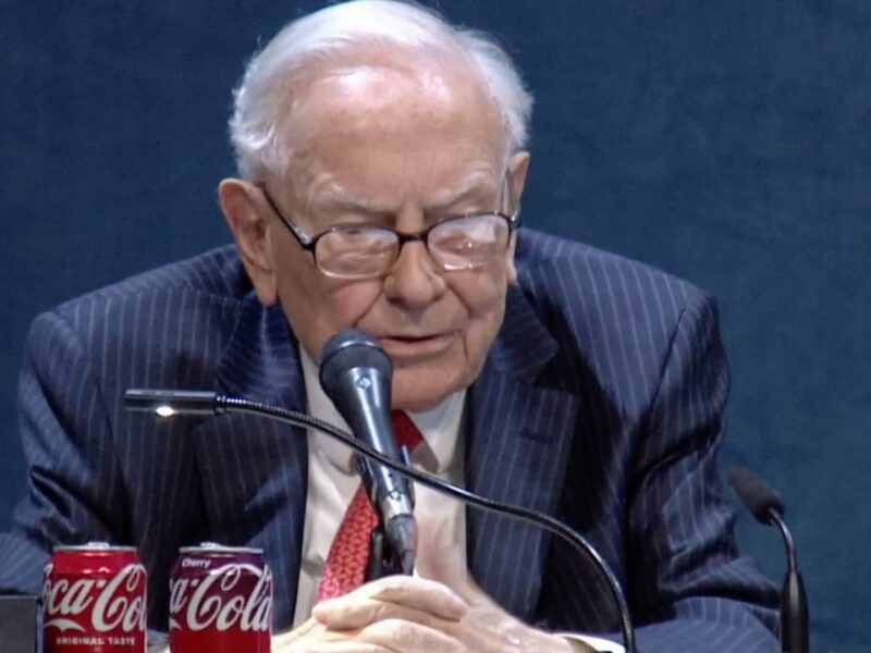 Berkshire's stock falls double points as 'Buffet Premium'