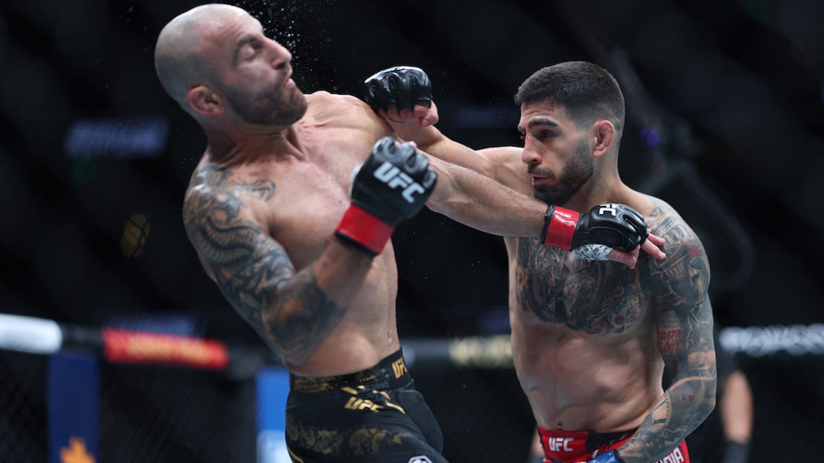 Charles Olivira's style against Ilya Topapuria