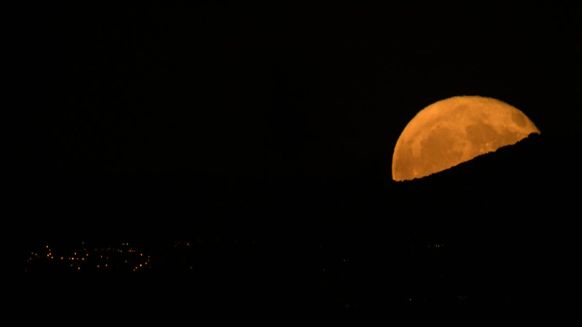 When can you see a strawberry moon? See peak time, forecast