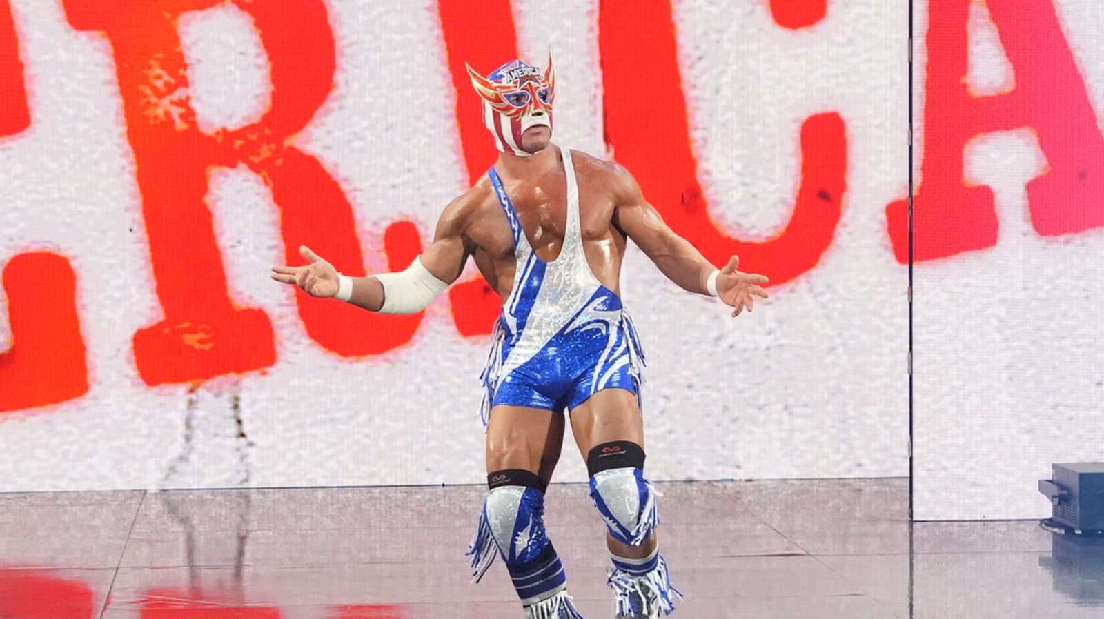 Backstage News on the idea that El Grande can cache in MITB for Americano AAA Mega Title